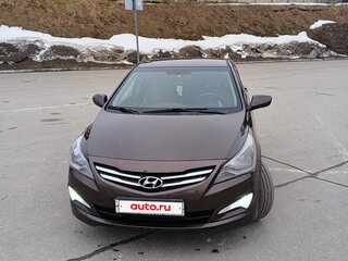 2015 Hyundai Solaris I Рестайлинг, коричневый, 800000 рублей, вид 3