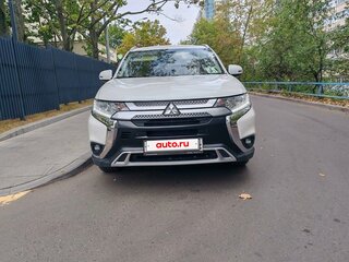 2019 Mitsubishi Outlander III Рестайлинг 3, белый, 2050000 рублей, вид 1