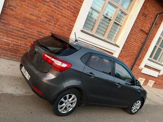 2013 Kia Rio 5-speed III, серый, 795000 рублей, вид 3