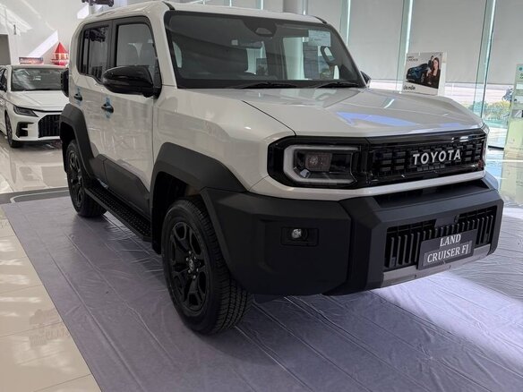2026 Toyota Land Cruiser FJ, белый, 7500000 рублей - вид 3