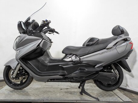 2013 Suzuki Burgman (SkyWave) 650, серебристый, 639000 рублей, вид 2