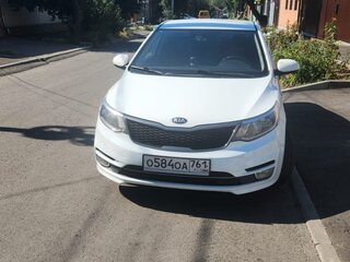 2017 Kia Rio III Рестайлинг, белый, 850000 рублей, вид 5
