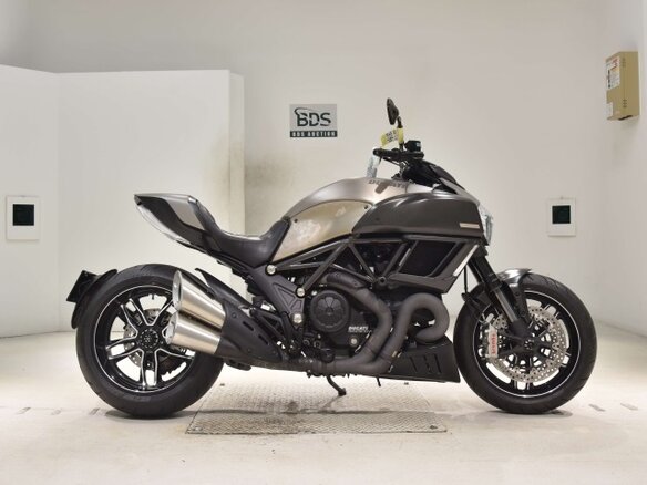 2015 Ducati Diavel, золотистый, 985000 рублей