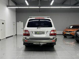 2005 Toyota Land Cruiser 100 Series Рестайлинг 2, серебристый, 2490000 рублей, вид 4