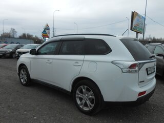 2013 Mitsubishi Outlander III, белый, 1348000 рублей, вид 4