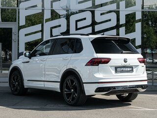 2021 Volkswagen Tiguan II Рестайлинг, белый, 3775000 рублей, вид 2