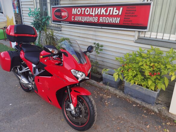 2015 Honda VFR 800, красный, 885000 рублей