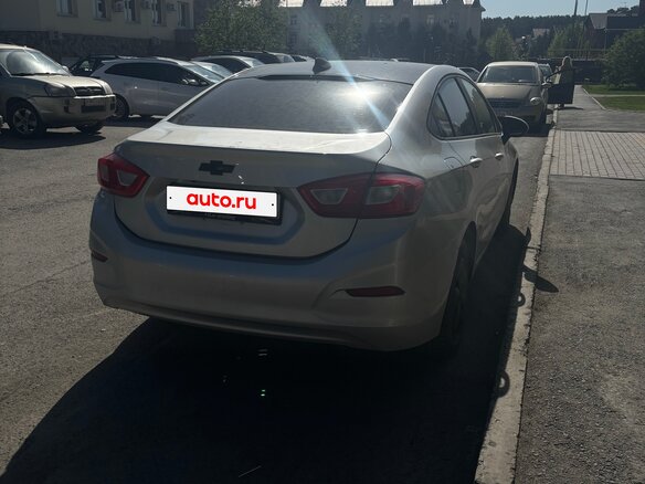 2018 Chevrolet Cruze II, серый, 850000 рублей - вид 2