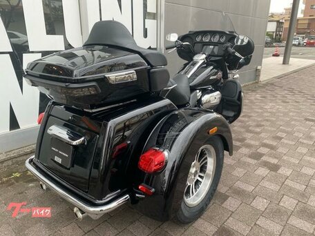 2024 Harley-Davidson Tri Glide, чёрный, 5450000 рублей, вид 4