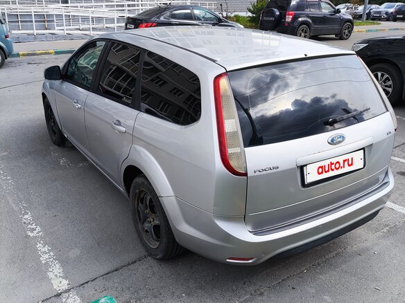 2010 Ford Focus II Рестайлинг, серебристый, 430000 рублей - вид 3