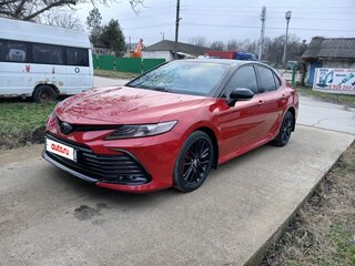 2021 Toyota Camry VIII (XV70) Рестайлинг, красный, 3800000 рублей, вид 1