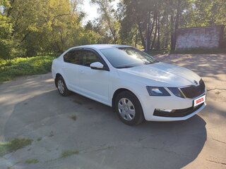 2018 Skoda Octavia III (A7) Рестайлинг, белый, 1250000 рублей, вид 3