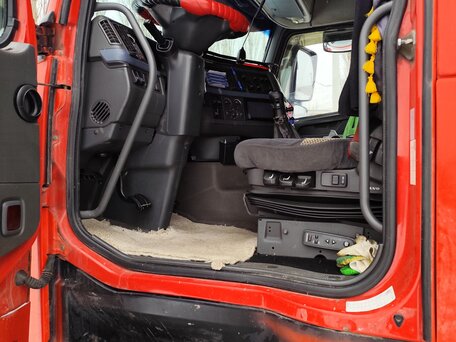 2008 Volvo FH, красный, 2800000 рублей, вид 2