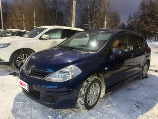 2013 Nissan Tiida I Рестайлинг, синий, 910000 рублей, вид 1