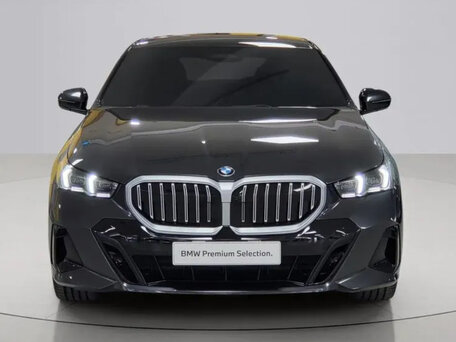 2023 BMW 5 серии 530i xDrive VIII (G60/G61/G68), чёрный, 6490000 рублей, вид 2
