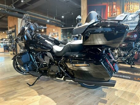 2025 Harley-Davidson Street Glide Ultra, чёрный, 4150000 рублей, вид 3