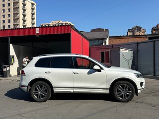 2016 Volkswagen Touareg II Рестайлинг, белый, 3350000 рублей, вид 4