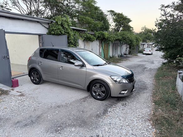2012 Kia Ceed I Рестайлинг, серебристый, 950000 рублей - вид 3