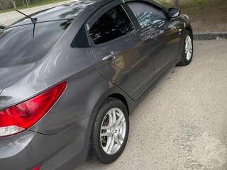 2014 Hyundai Solaris I, серый, 700000 рублей, вид 1