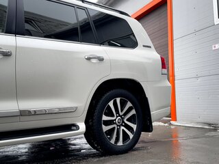 2019 Toyota Land Cruiser 200 Series Рестайлинг 2, белый, 7700000 рублей, вид 2