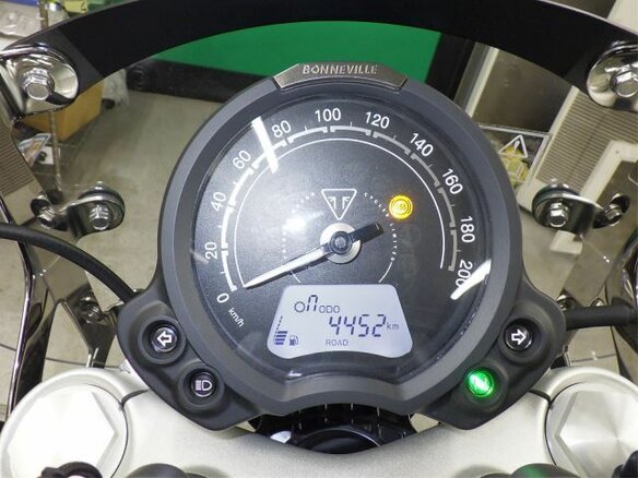 2025 Triumph Bonneville Speedmaster, чёрный - вид 6