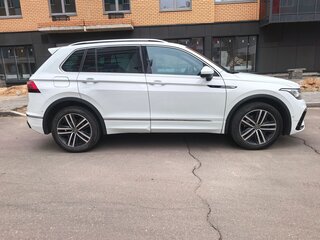 2021 Volkswagen Tiguan II Рестайлинг, белый, 3249000 рублей, вид 3