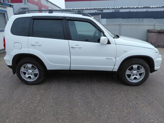 2011 Chevrolet Niva I Рестайлинг, белый, 650000 рублей, вид 4