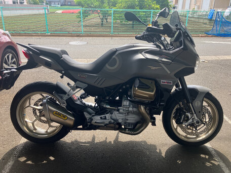 2023 Moto Guzzi V100 Mandello S, серый, 1100000 рублей, вид 1