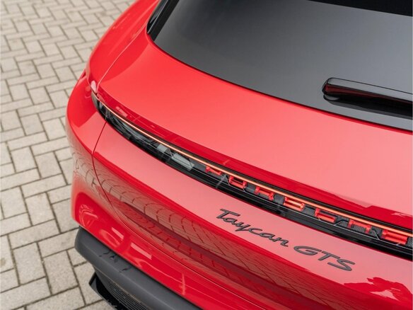 2026 Porsche Taycan GTS Sport Turismo I Рестайлинг, красный - вид 13