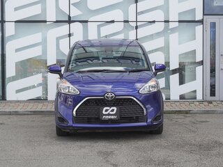 2022 Toyota Sienta II Рестайлинг, синий, 1676000 рублей, вид 2
