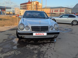 1998 Mercedes-Benz E-Класс 200 II (W210, S210), серебристый, 400000 рублей, вид 4