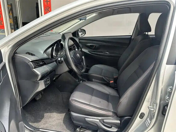 2021 Toyota Yaris L X XP150 Рестайлинг, серебристый, 1130017 рублей - вид 9
