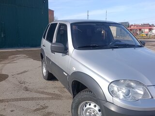 2013 Chevrolet Niva I Рестайлинг, серебристый, 650000 рублей, вид 1