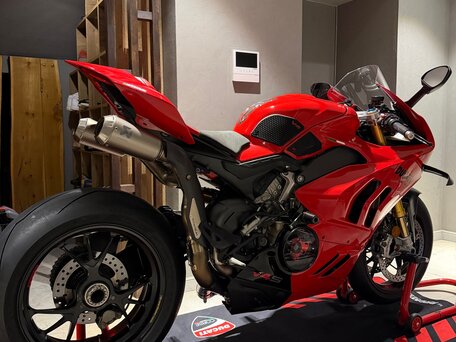 2024 Ducati Panigale V4, красный, 4750000 рублей, вид 2