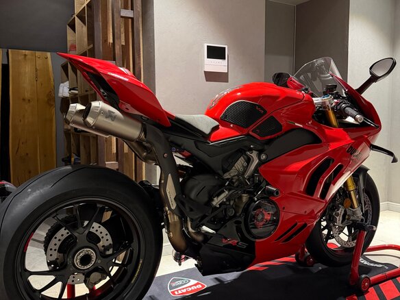 2024 Ducati Panigale V4, красный, 4750000 рублей - вид 1