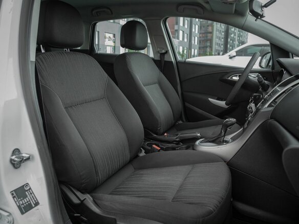 2011 Opel Astra J, белый, 569000 рублей - вид 4