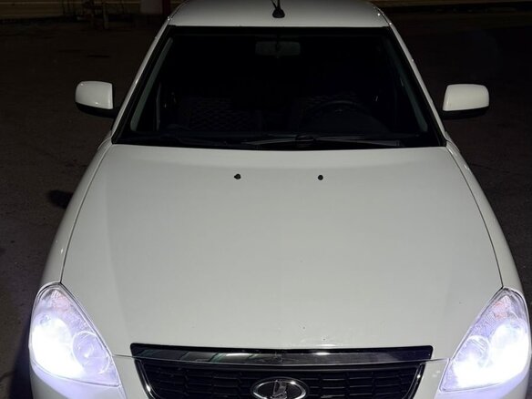 2013 Lada (ВАЗ) Priora I Рестайлинг, белый, 400000 рублей - вид 2