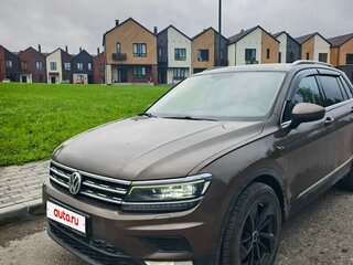 2017 Volkswagen Tiguan II, коричневый, 1850000 рублей, вид 2