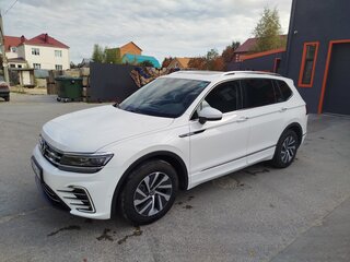 2020 Volkswagen Tiguan II Рестайлинг, белый, 2750000 рублей, вид 1