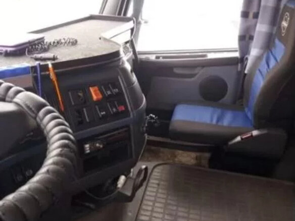 2006 Volvo FH, белый, 2750000 рублей - вид 2