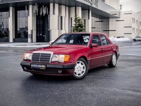 1991 Mercedes-Benz W124 500 E, красный, 12000000 рублей, вид 1