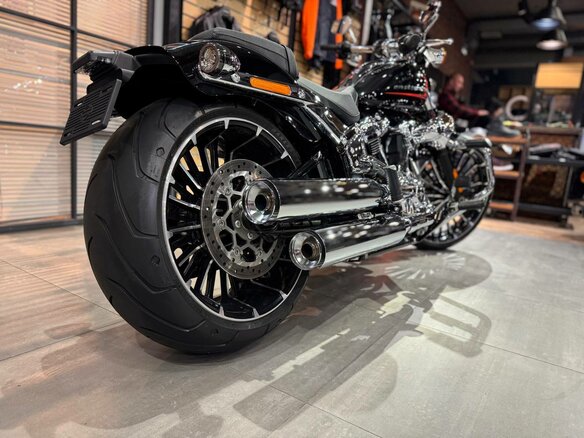 2023 Harley-Davidson Breakout, чёрный, 3250000 рублей - вид 11