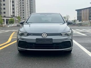 2021 Volkswagen Golf VIII, серый, 1878000 рублей, вид 2