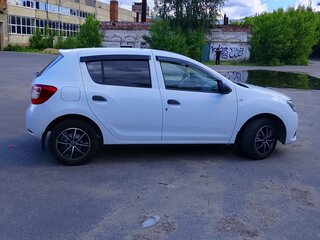 2014 Renault Sandero II, белый, 639000 рублей, вид 2