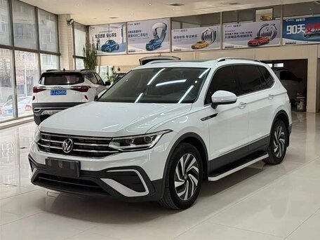 2023 Volkswagen Tiguan II Рестайлинг, белый, 2450000 рублей, вид 1