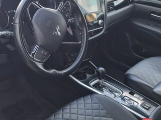 2021 Mitsubishi Outlander III Рестайлинг 3, серый, 2000000 рублей, вид 3