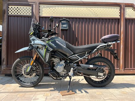 2024 CFMoto 450MT Touring, серый, 690000 рублей, вид 4