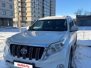 2013 Toyota Land Cruiser Prado 150 Series Рестайлинг 1, белый, 4000000 рублей, вид 1