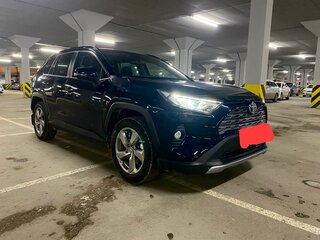 2021 Toyota RAV4 V (XA50), чёрный, 2390000 рублей, вид 3