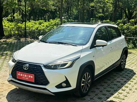 2022 Toyota Yaris IV, белый, 950000 рублей, вид 1